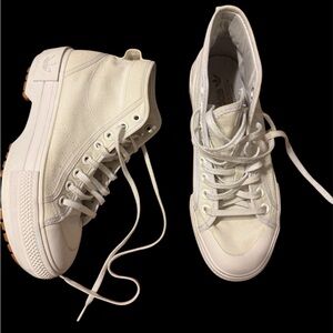 Adidas Women’s white High-Top Canvas Sneakers used once size 8 i